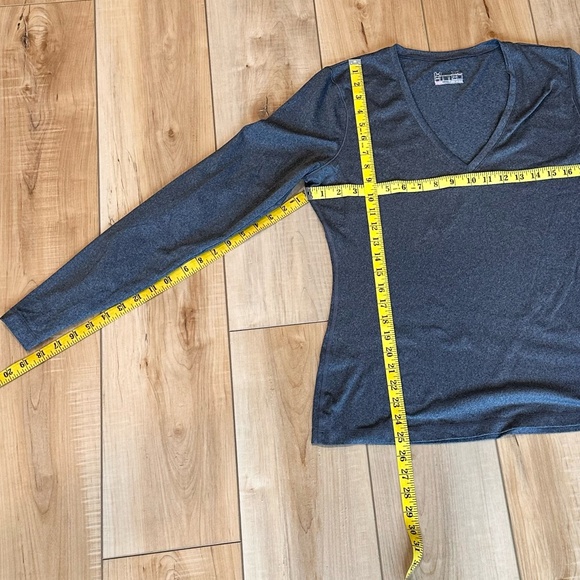 Under Armour Women's Heat Gear V-Neck Long Sleeve Fitted Gray Top XL - Picture 5 of 9
